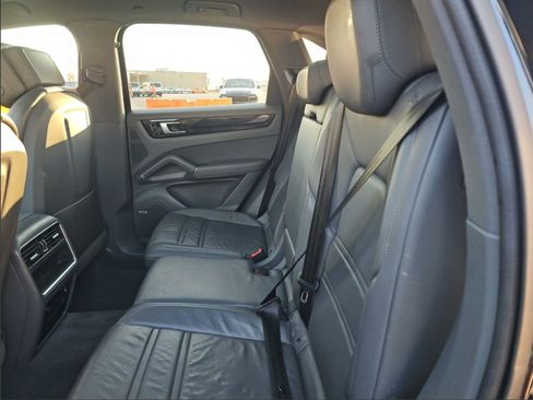 Used 2020 Porsche Cayenne S w/ Premium Package AWD/4WD image 10