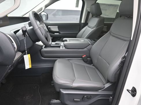 New 2025 Ford Expedition Active image 18