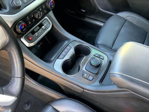 Used 2020 GMC Acadia SLT w/ Premium Package FWD image 17