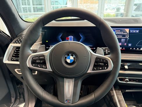 New 2026 BMW X7 xDrive40i w/ M Sport Package AWD/4WD image 9