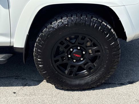 Used 2023 Toyota 4Runner SR5 Premium w/ Moonroof Package AWD/4WD image 10