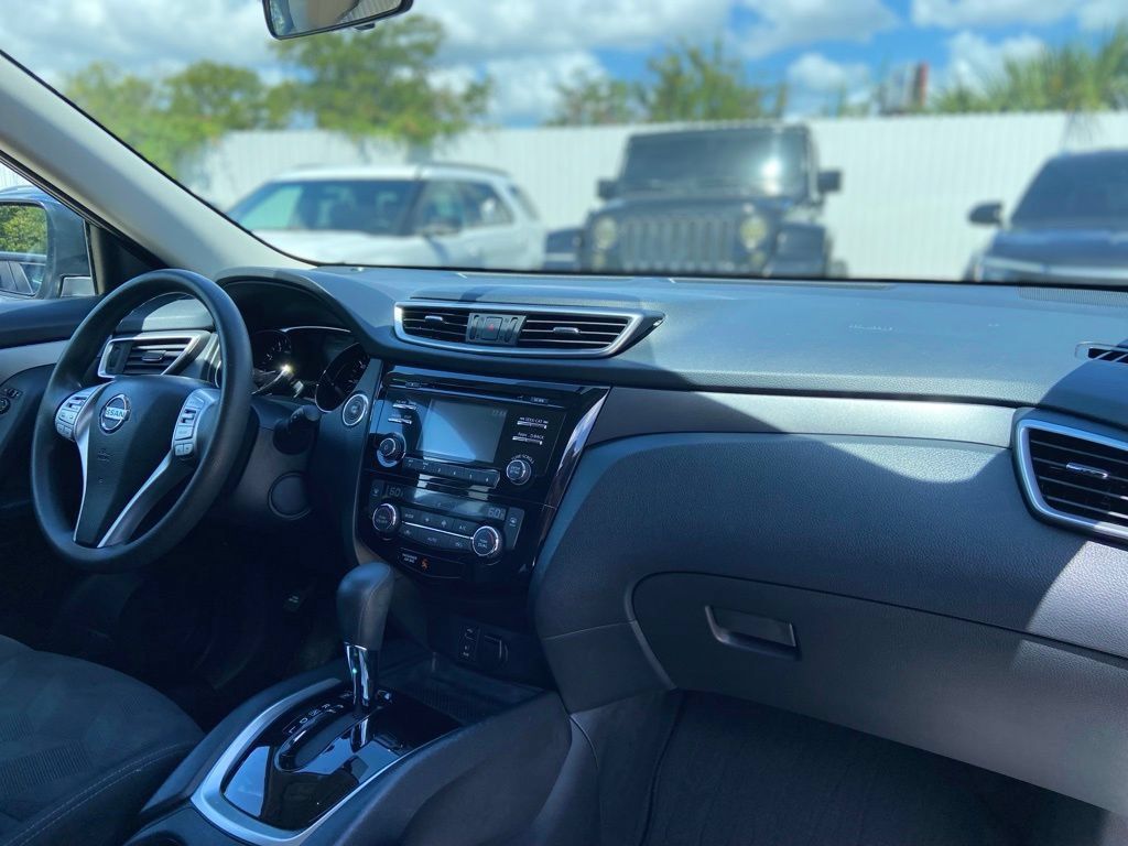 Used 2016 Nissan Rogue SV FWD image 17