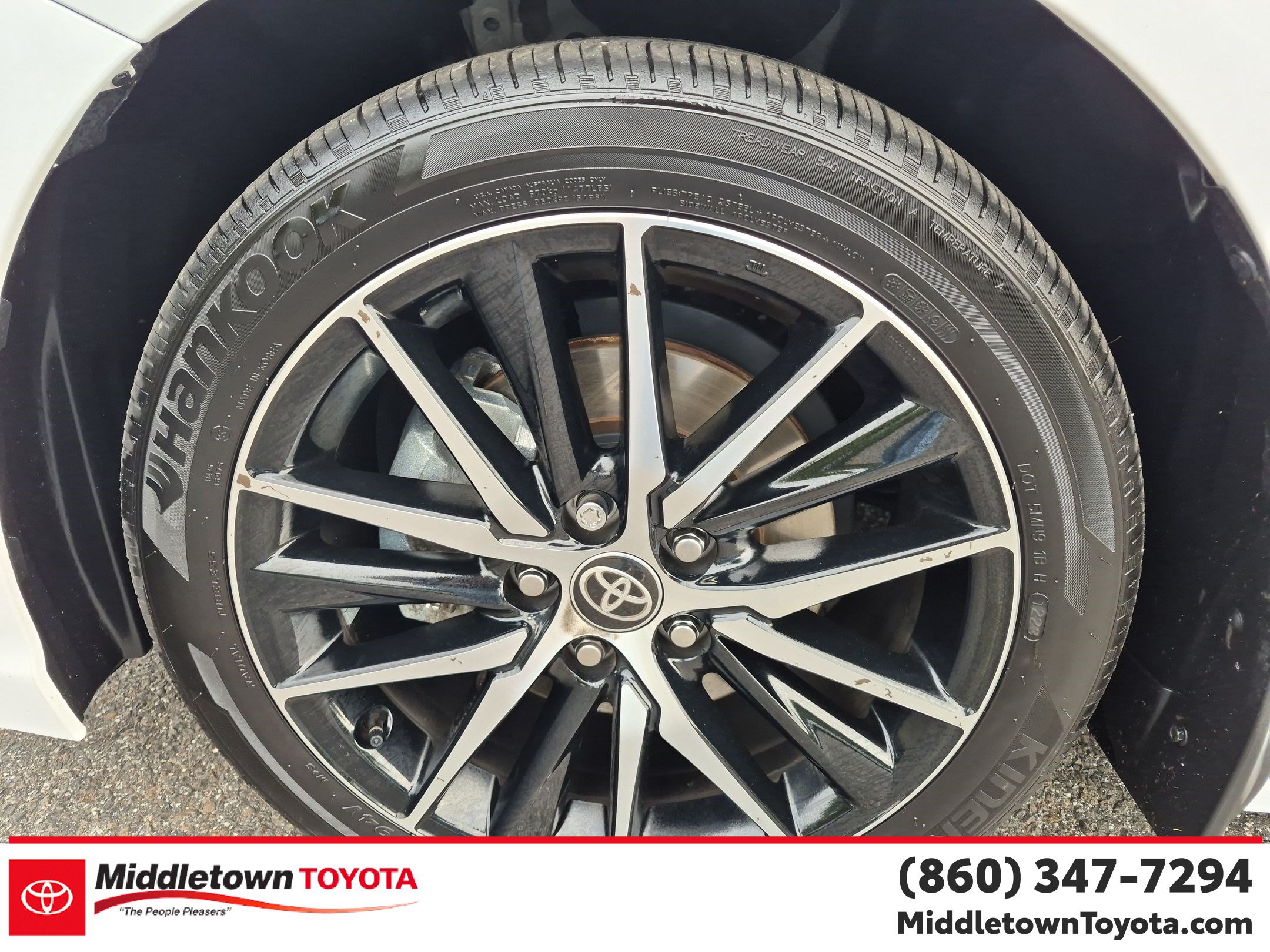 Used 2024 Toyota Camry SE w/ Cold Weather Package FWD image 9