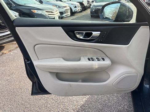 Used 2019 Volvo S60 T6 Momentum w/ Premium Package image 16
