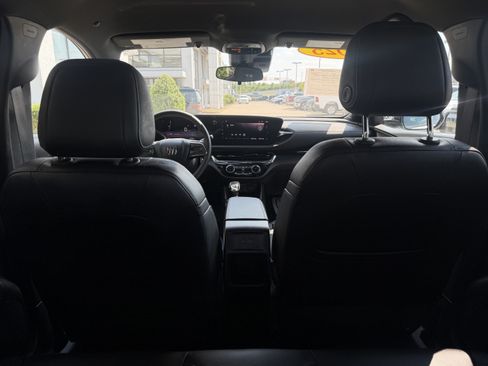 Used 2025 Buick Envista Sport Touring w/ Convenience I Package FWD image 10