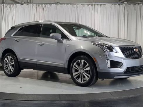 Used 2025 Cadillac XT5 Premium Luxury AWD/4WD image 2