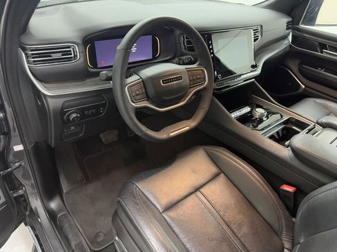 Used 2024 Jeep Wagoneer Series II w/ Flexible Seating Group image 24