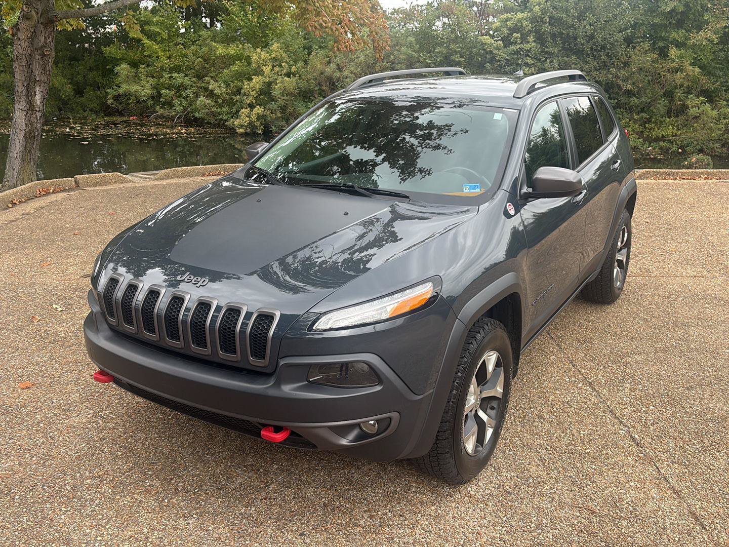 Used 2016 Jeep Cherokee Trailhawk w/ Leather Interior Group AWD/4WD image 12