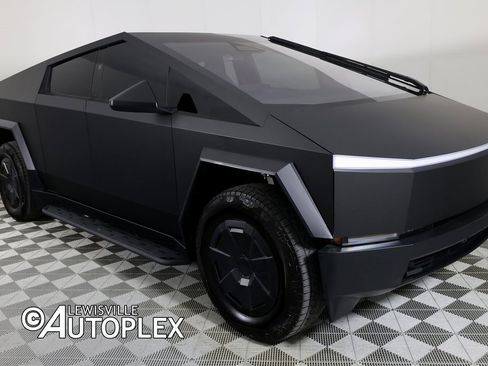 Used 2025 Tesla Cybertruck AWD Crew Cab image 3