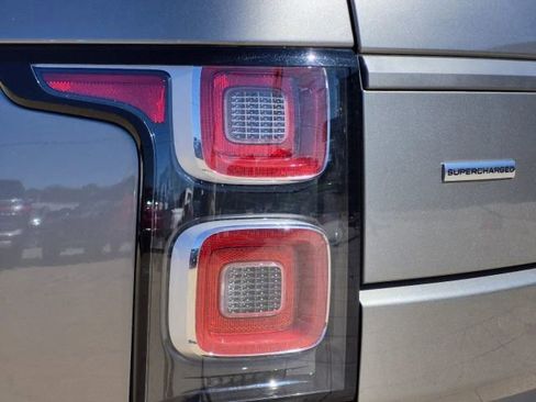 Used 2018 Land Rover Range Rover Supercharged image 39