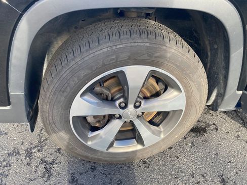 Used 2020 Jeep Cherokee Limited w/ Trailer Tow Group image 31