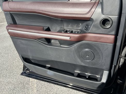 Used 2023 Ford Expedition Max Limited image 21