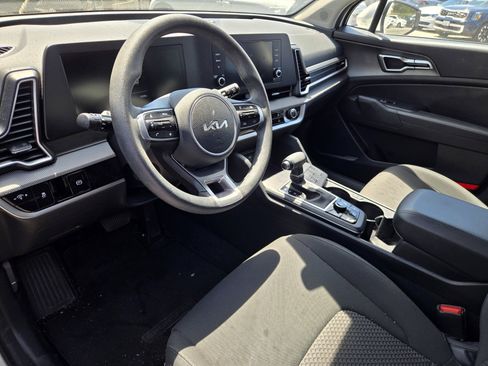 Used 2023 Kia Sportage LX FWD image 4