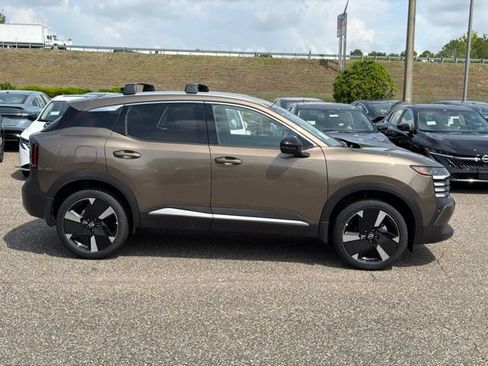 New 2026 Nissan Kicks SR FWD image 2