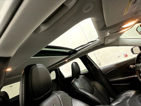 Used 2022 Jeep Cherokee Limited image 27