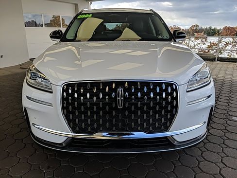 Used 2024 Lincoln Corsair Reserve w/ Equipment Group 201A image 2