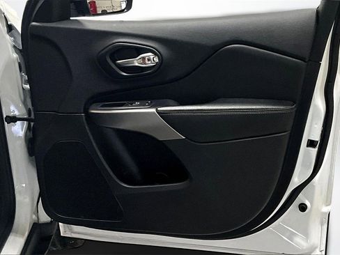 Used 2022 Jeep Cherokee Limited image 28