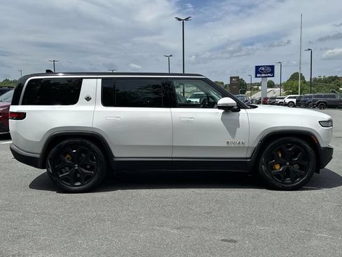 Used 2024 Rivian R1S Adventure AWD/4WD image 32
