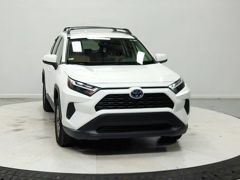 Used 2023 Toyota RAV4 LE AWD/4WD image 3