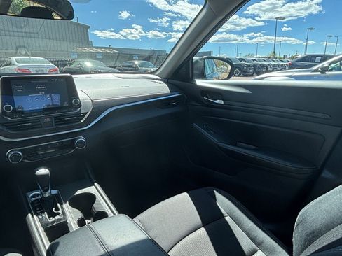 Used 2025 Nissan Altima 2.5 SV image 33