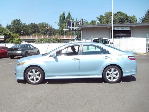 Used 2009 Toyota Camry SE FWD image 2