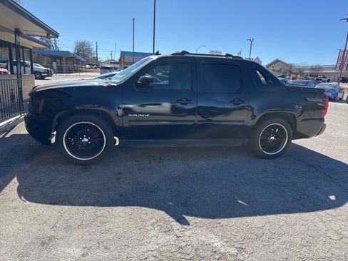 Used 2011 Chevrolet Avalanche LT image 1