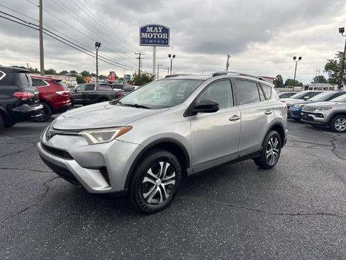 Used 2017 Toyota RAV4 LE AWD/4WD image 1