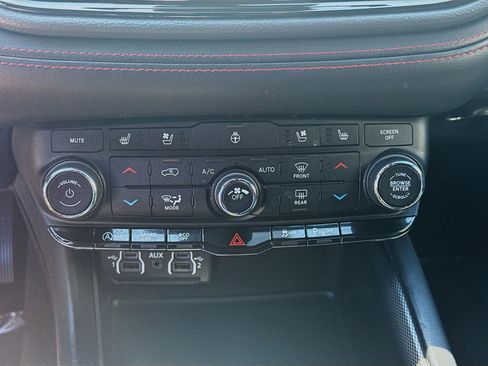 Used 2024 Dodge Durango GT RWD image 12