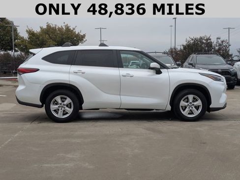 Used 2023 Toyota Highlander LE image 4