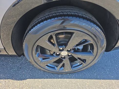 Used 2021 Buick Envision Essence w/ Sport Touring Package FWD image 11