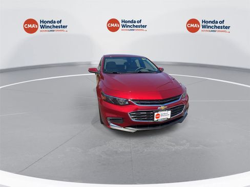 Used 2018 Chevrolet Malibu LT FWD image 2