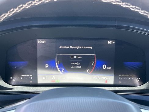 Certified 2022 Volkswagen Taos SE w/ Panoramic Sunroof Package FWD image 28