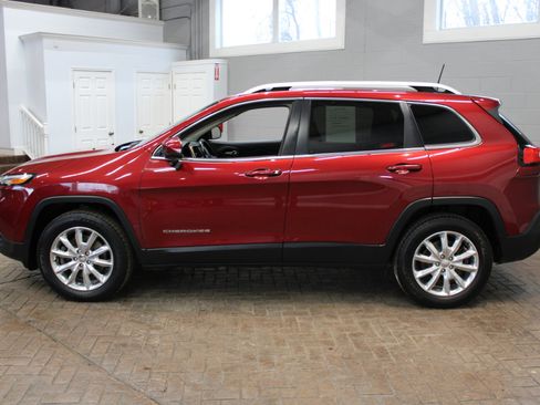 Used 2017 Jeep Cherokee Limited w/ Trailer Tow Group image 4