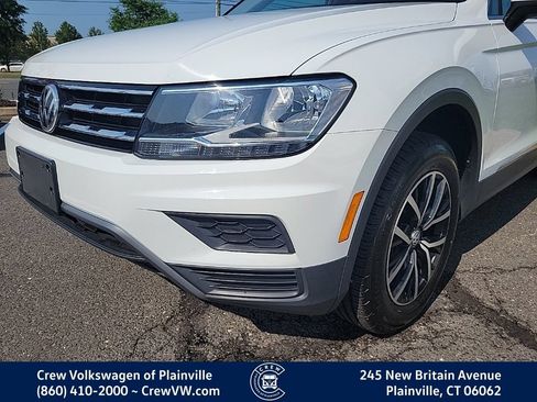 Certified 2021 Volkswagen Tiguan SE w/ Panoramic Sunroof Package AWD/4WD image 24