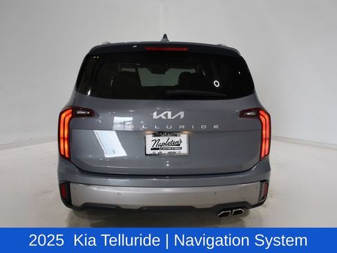 Used 2025 Kia Telluride S FWD image 5