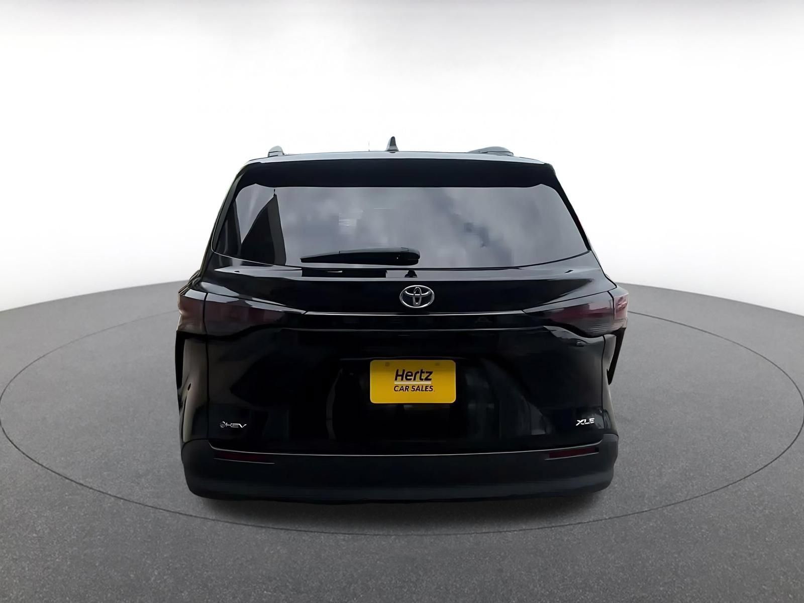 Used 2025 Toyota Sienna XLE FWD image 12