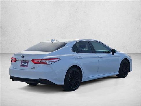 Used 2020 Toyota Camry LE image 5