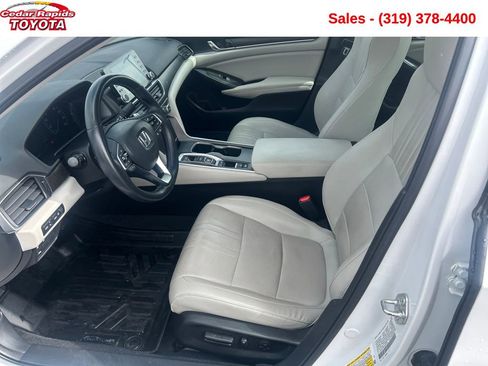 Used 2018 Honda Accord Touring image 10