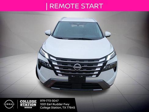 Used 2025 Nissan Rogue SL image 5