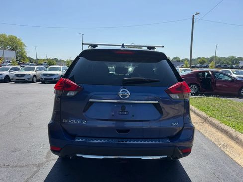 Used 2017 Nissan Rogue SV w/ SV Premium Package FWD image 6