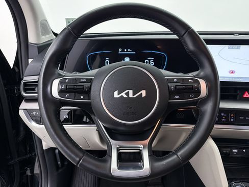 Certified 2025 Kia Sportage EX FWD image 3