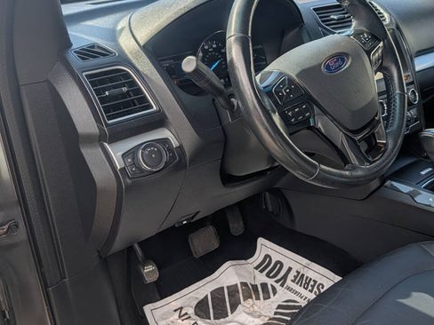 Used 2016 Ford Explorer XLT w/ Equipment Group 202A AWD/4WD image 17