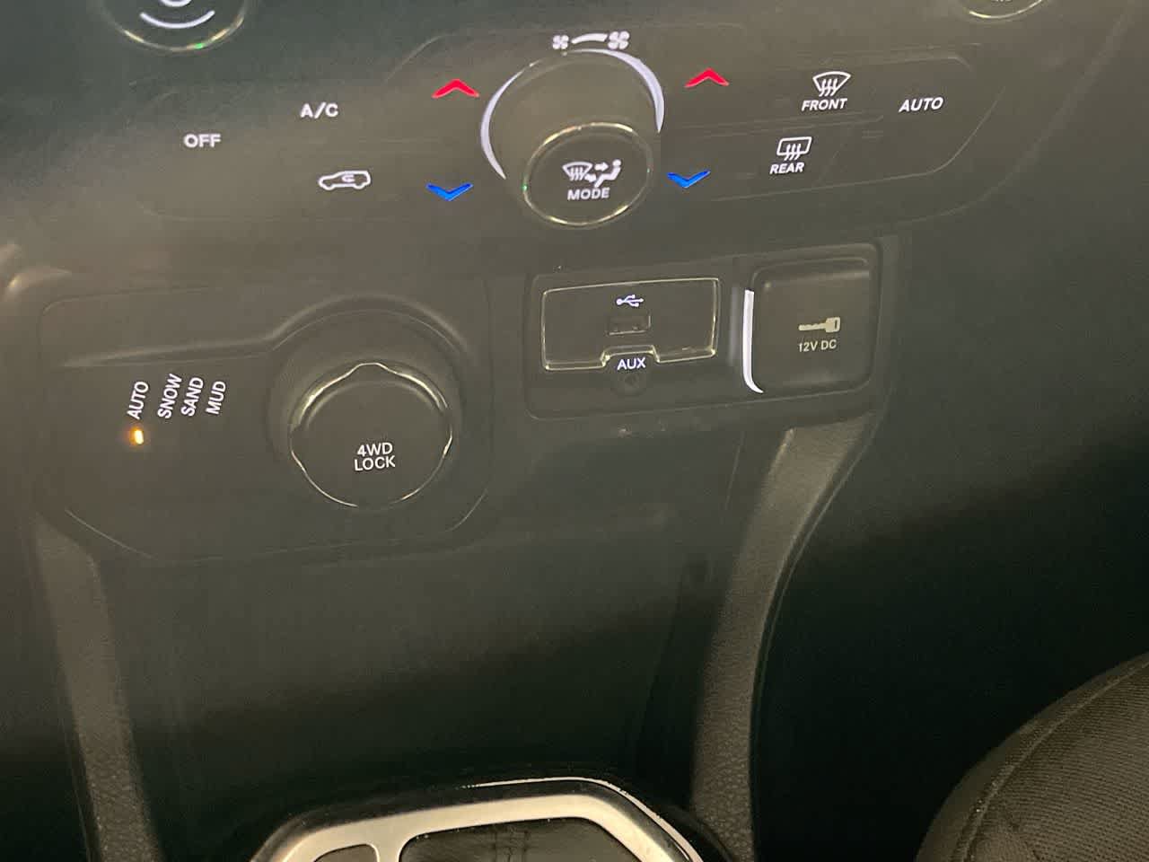 Used 2022 Jeep Renegade Altitude w/ Convenience Group AWD/4WD image 19