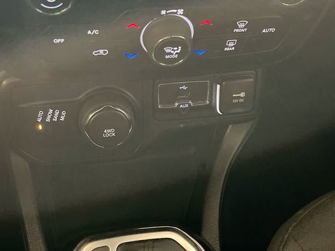 Used 2022 Jeep Renegade Altitude w/ Convenience Group AWD/4WD image 19
