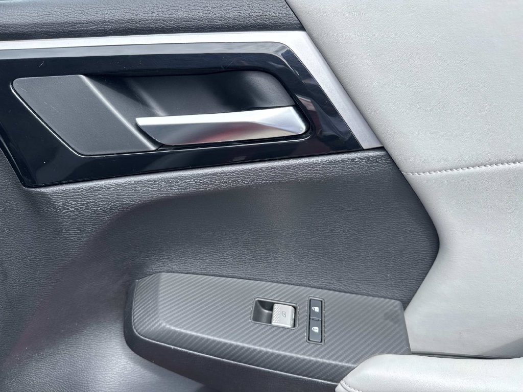 Used 2025 Mitsubishi Outlander AWD image 15