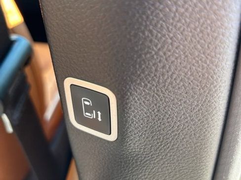 Used 2026 Chrysler Pacifica Pinnacle image 39