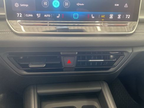 New 2026 Volkswagen Tiguan SE AWD/4WD image 26