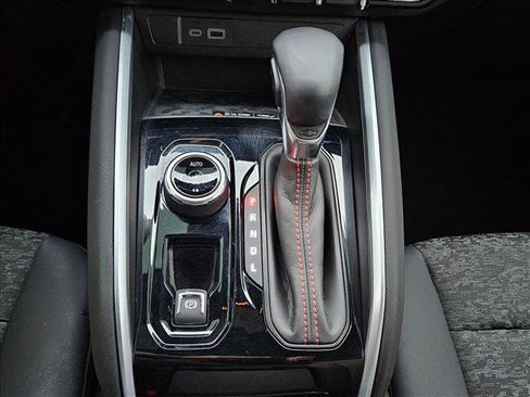 Used 2024 Chevrolet Colorado Z71 w/ Z71 Convenience Package 2 image 13