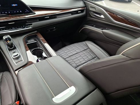 Certified 2023 Cadillac Escalade ESV Sport Platinum AWD/4WD image 20