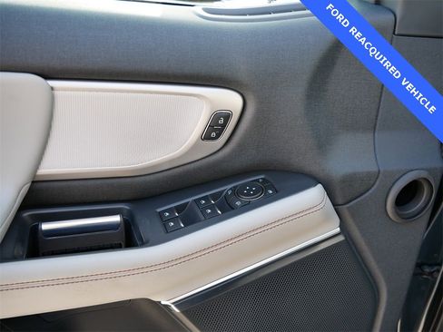 Used 2025 Ford Expedition Active image 17